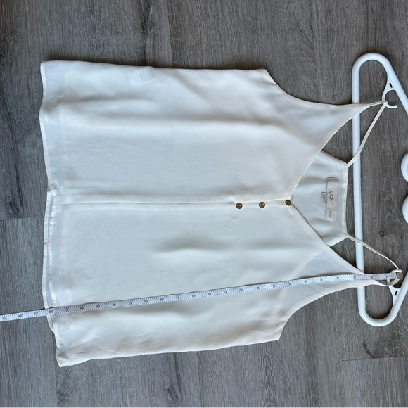 Women’s petit Loft Ivory Sleeveless blouse with gold button detail size S - Picture 5 of 5